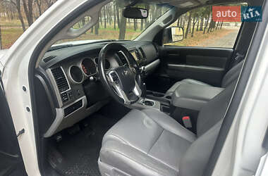 Внедорожник / Кроссовер Toyota Sequoia 2014 в Киеве