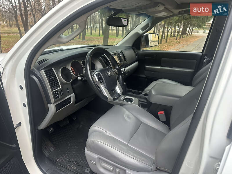 Позашляховик / Кросовер Toyota Sequoia 2014 в Києві