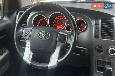 Внедорожник / Кроссовер Toyota Sequoia 2014 в Киеве