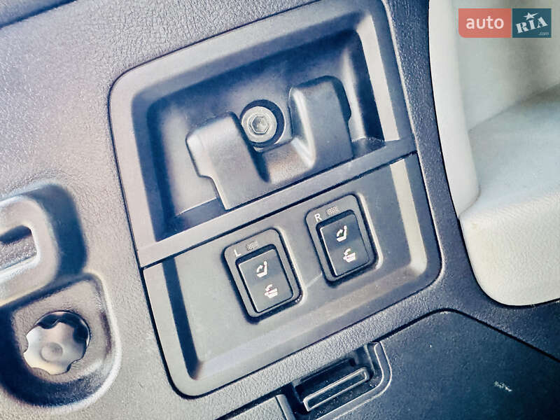 Позашляховик / Кросовер Toyota Sequoia 2015 в Києві