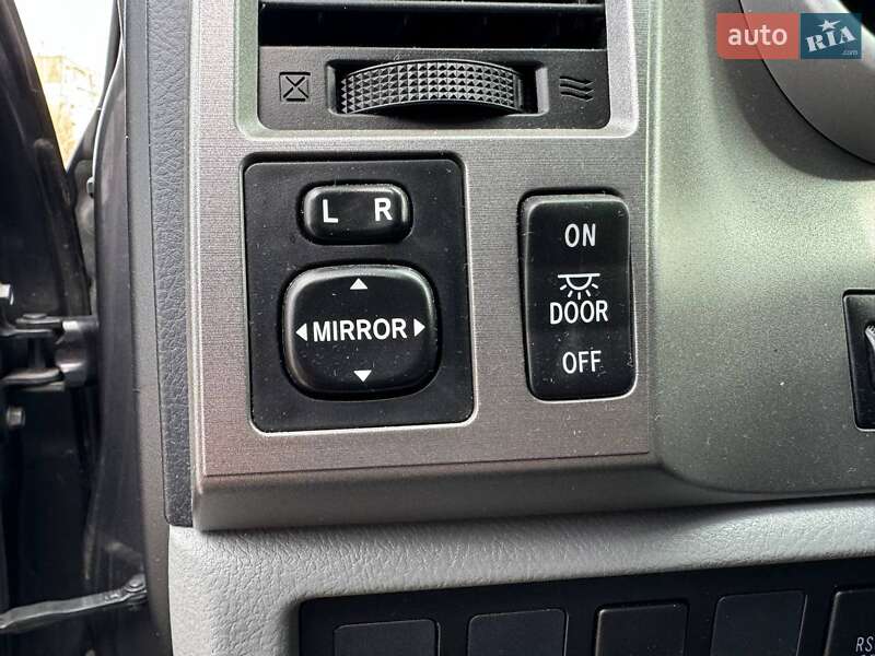 Внедорожник / Кроссовер Toyota Sequoia 2014 в Киеве