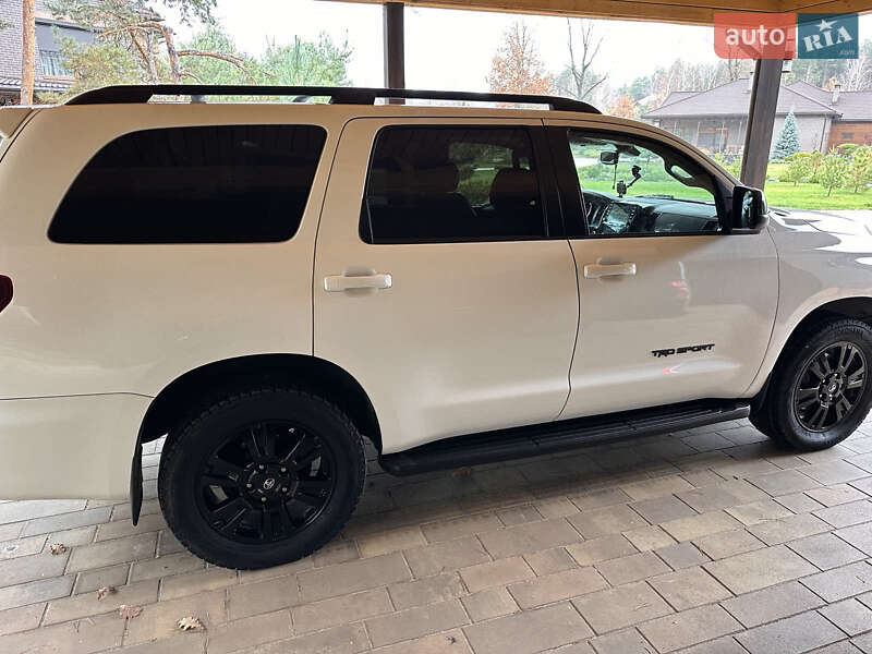 Позашляховик / Кросовер Toyota Sequoia 2018 в Києві