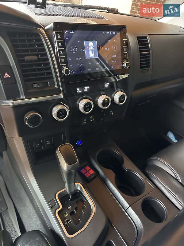 Позашляховик / Кросовер Toyota Sequoia 2018 в Києві