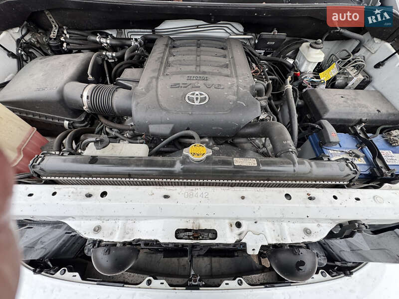 Внедорожник / Кроссовер Toyota Sequoia 2011 в Житомире