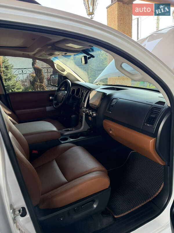 Внедорожник / Кроссовер Toyota Sequoia 2008 в Одессе