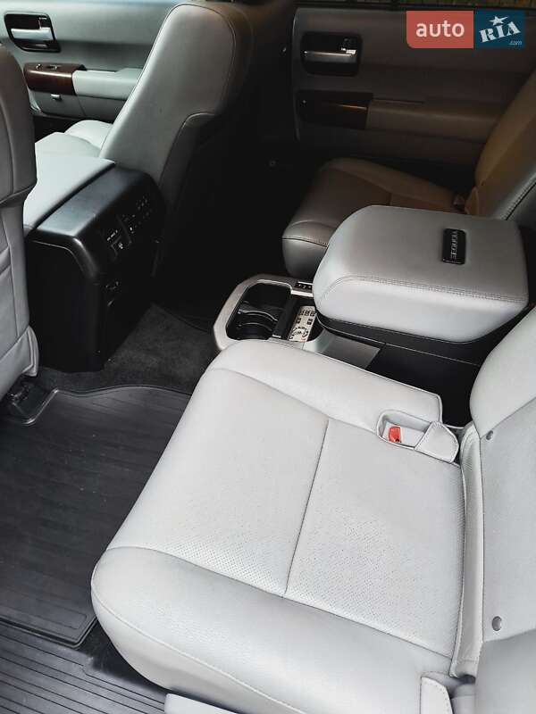 Позашляховик / Кросовер Toyota Sequoia 2014 в Києві