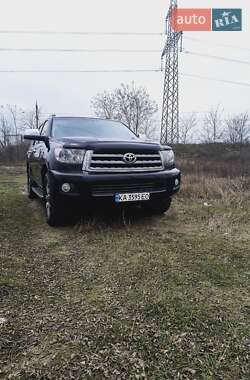 Внедорожник / Кроссовер Toyota Sequoia 2014 в Киеве