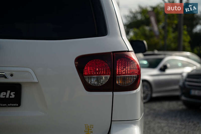 Позашляховик / Кросовер Toyota Sequoia 2018 в Чернівцях