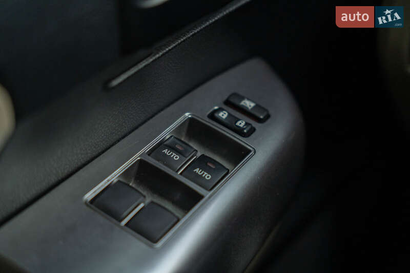 Позашляховик / Кросовер Toyota Sequoia 2018 в Чернівцях