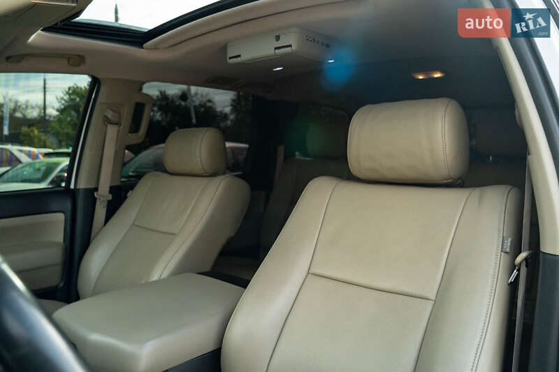 Позашляховик / Кросовер Toyota Sequoia 2018 в Чернівцях