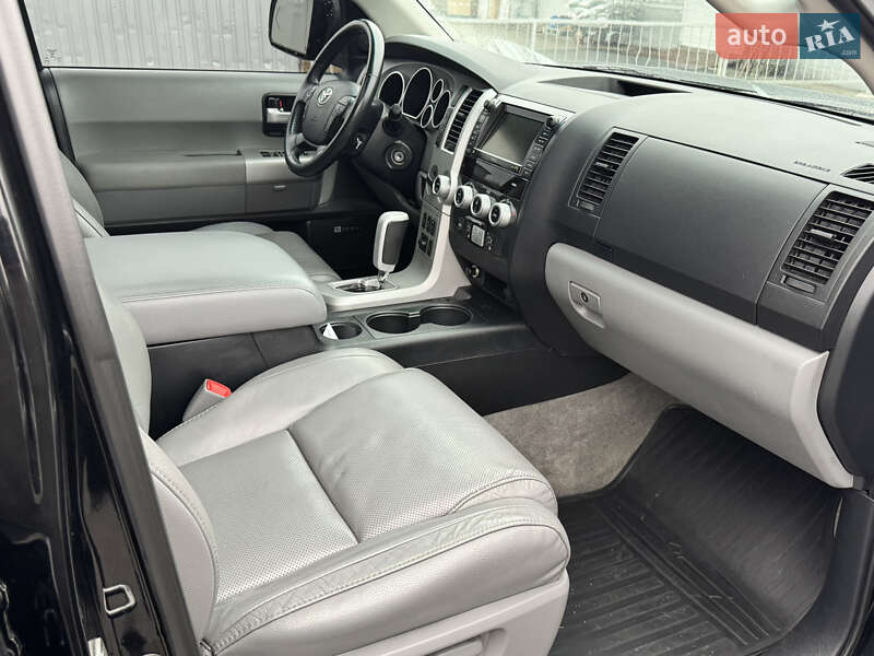 Позашляховик / Кросовер Toyota Sequoia 2008 в Києві