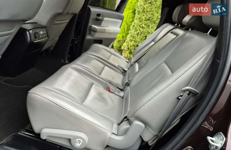 Позашляховик / Кросовер Toyota Sequoia 2012 в Івано-Франківську