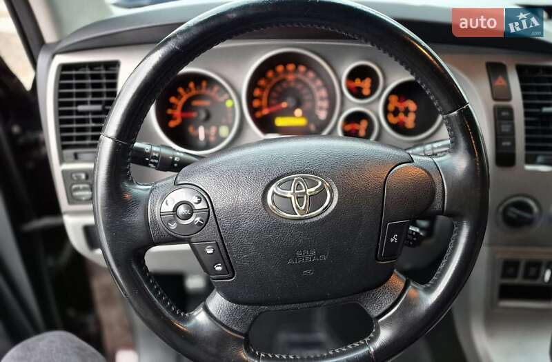 Позашляховик / Кросовер Toyota Sequoia 2012 в Івано-Франківську