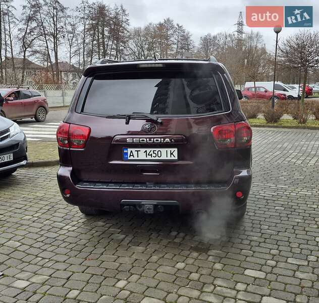 Позашляховик / Кросовер Toyota Sequoia 2012 в Івано-Франківську