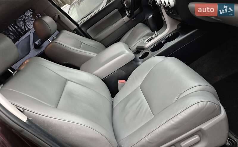 Позашляховик / Кросовер Toyota Sequoia 2012 в Івано-Франківську