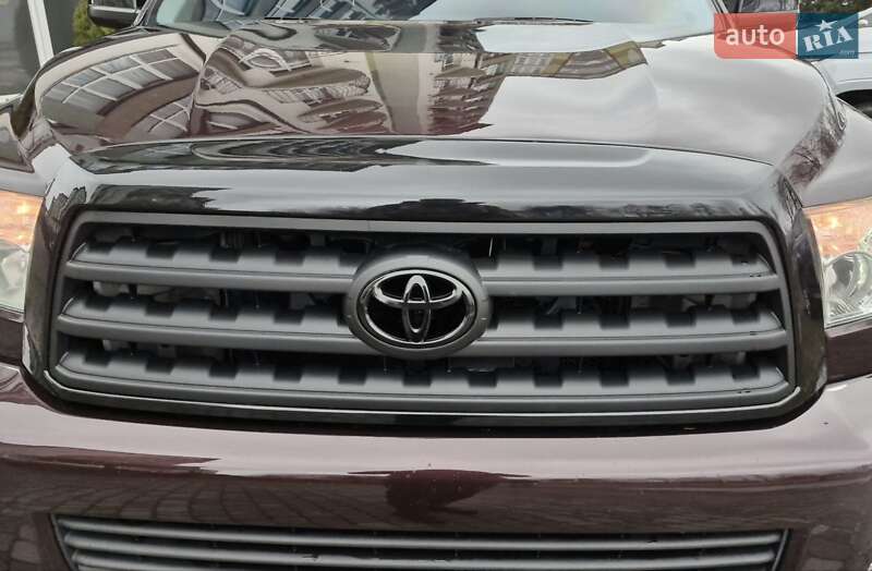 Позашляховик / Кросовер Toyota Sequoia 2012 в Івано-Франківську