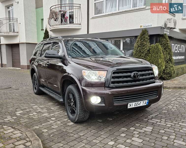 Позашляховик / Кросовер Toyota Sequoia 2012 в Івано-Франківську