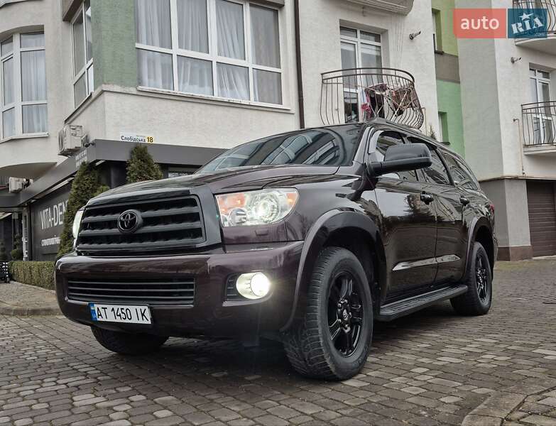 Позашляховик / Кросовер Toyota Sequoia 2012 в Івано-Франківську