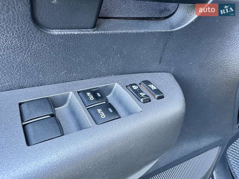 Внедорожник / Кроссовер Toyota Sequoia 2011 в Киеве фото 17 Внедорожник / Кроссовер Toyota Sequoia 2011 в Киеве