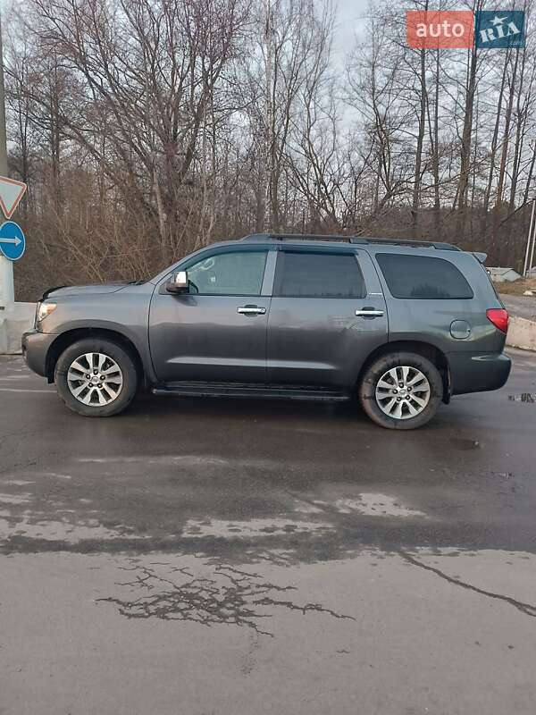 Позашляховик / Кросовер Toyota Sequoia 2016 в Славуті