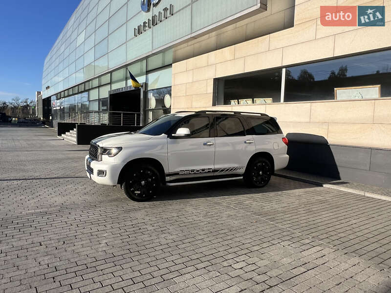 Позашляховик / Кросовер Toyota Sequoia 2016 в Києві