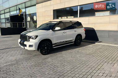 Позашляховик / Кросовер Toyota Sequoia 2016 в Києві