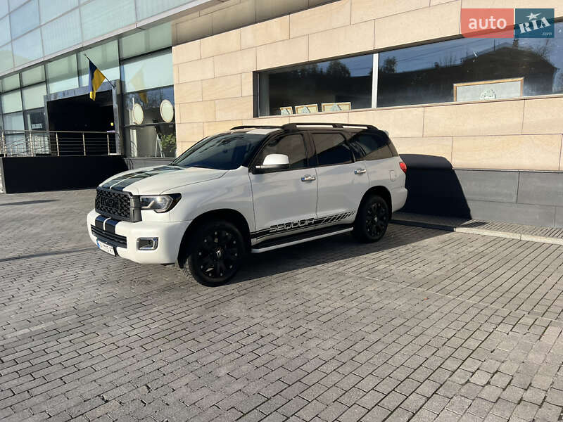 Позашляховик / Кросовер Toyota Sequoia 2016 в Києві