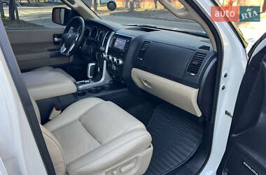 Позашляховик / Кросовер Toyota Sequoia 2016 в Києві