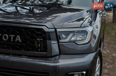 Внедорожник / Кроссовер Toyota Sequoia 2016 в Черкассах