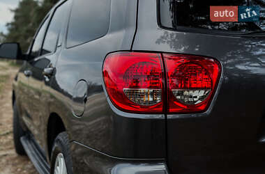 Внедорожник / Кроссовер Toyota Sequoia 2016 в Черкассах