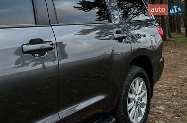 Внедорожник / Кроссовер Toyota Sequoia 2016 в Черкассах