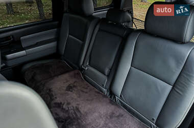 Внедорожник / Кроссовер Toyota Sequoia 2016 в Черкассах