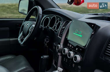 Внедорожник / Кроссовер Toyota Sequoia 2016 в Черкассах