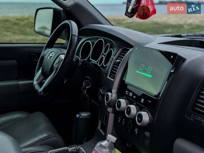 Внедорожник / Кроссовер Toyota Sequoia 2016 в Черкассах