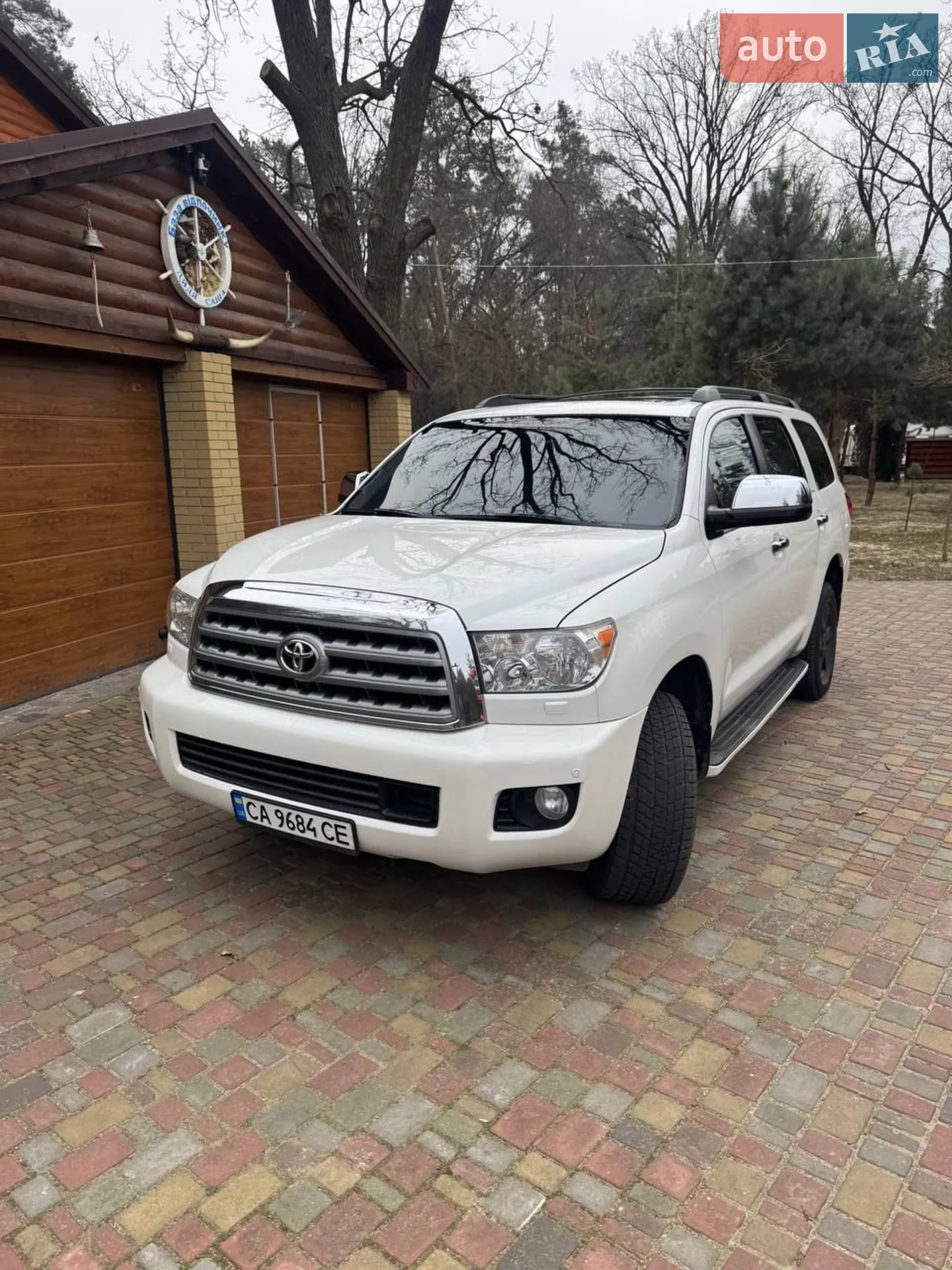 2011 Toyota Sequoia - фото 1