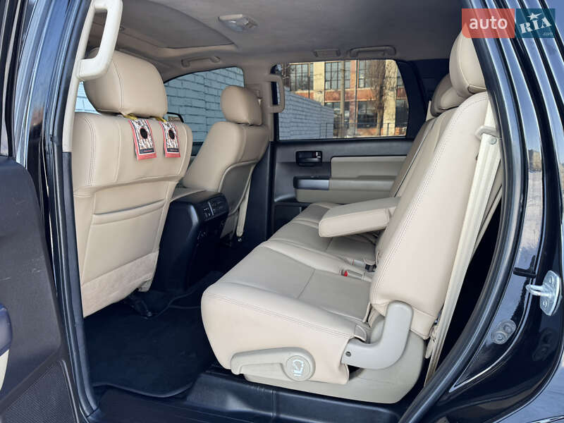 Внедорожник / Кроссовер Toyota Sequoia 2013 в Киеве