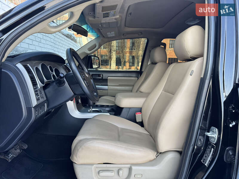 Внедорожник / Кроссовер Toyota Sequoia 2013 в Киеве