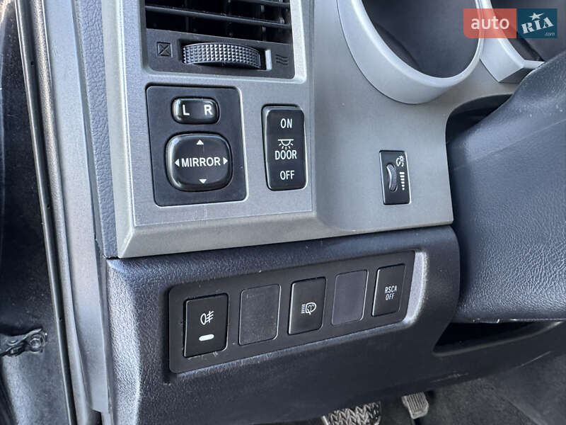 Внедорожник / Кроссовер Toyota Sequoia 2013 в Киеве