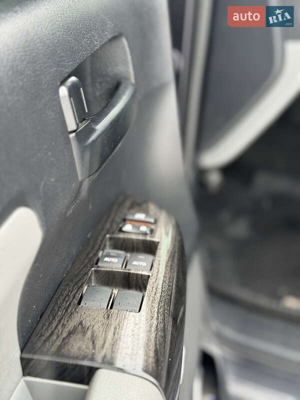 Внедорожник / Кроссовер Toyota Sequoia 2013 в Луцке