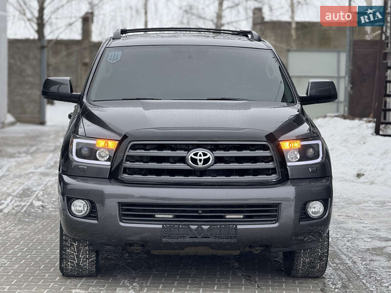 Внедорожник / Кроссовер Toyota Sequoia 2013 в Луцке