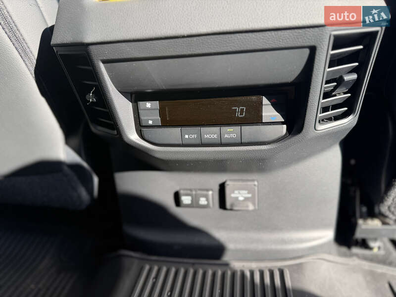 Внедорожник / Кроссовер Toyota Sequoia 2024 в Ирпене