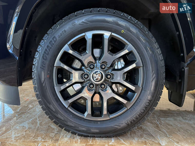 Внедорожник / Кроссовер Toyota Sequoia 2024 в Киеве