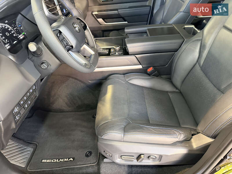 Внедорожник / Кроссовер Toyota Sequoia 2024 в Киеве