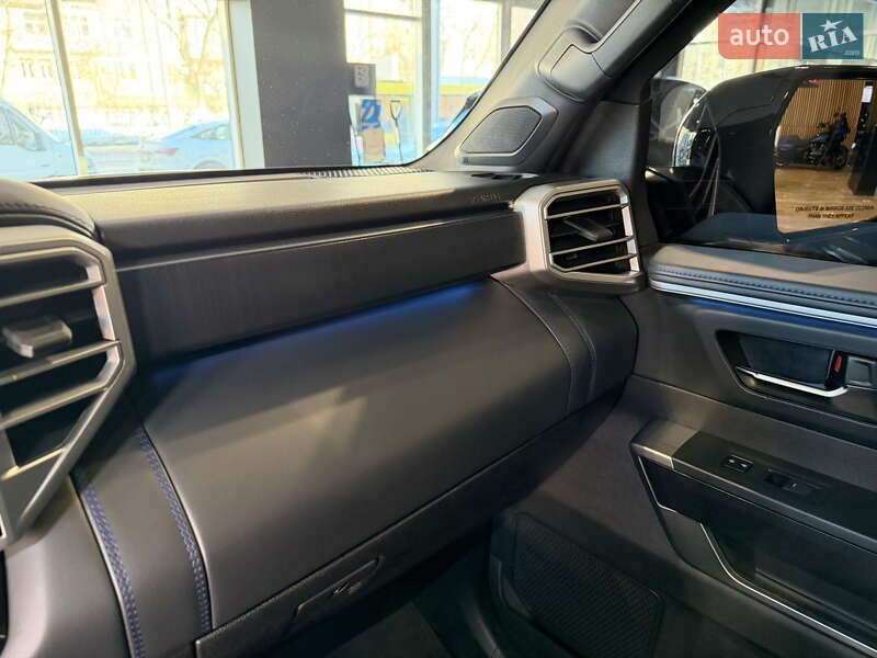 Внедорожник / Кроссовер Toyota Sequoia 2024 в Киеве