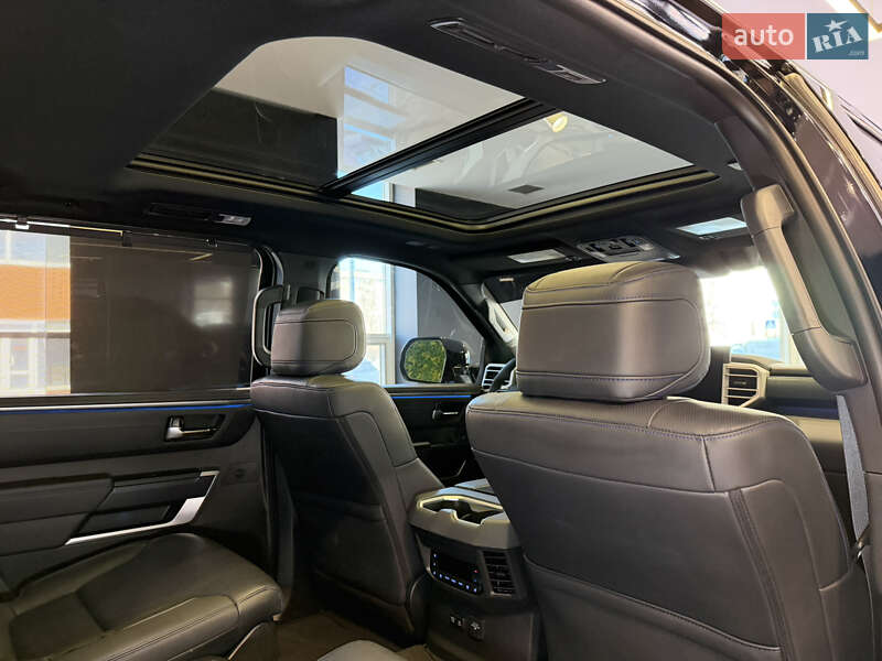 Внедорожник / Кроссовер Toyota Sequoia 2024 в Киеве