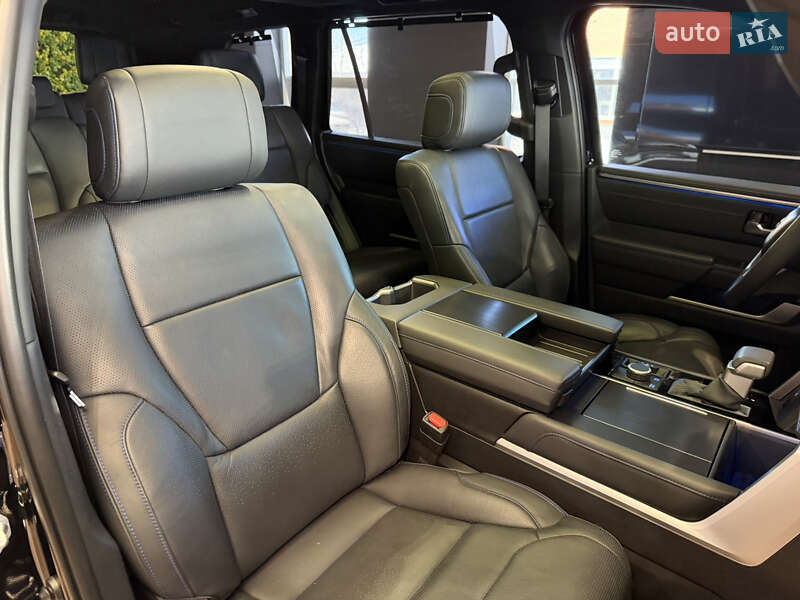 Внедорожник / Кроссовер Toyota Sequoia 2024 в Киеве