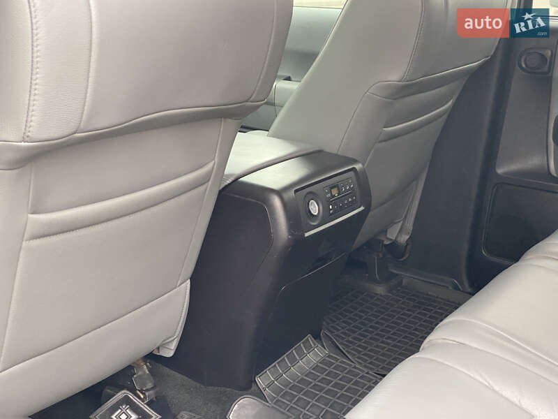 Внедорожник / Кроссовер Toyota Sequoia 2015 в Одессе