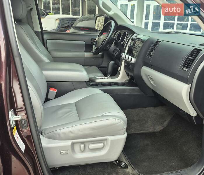 Внедорожник / Кроссовер Toyota Sequoia 2012 в Ивано-Франковске