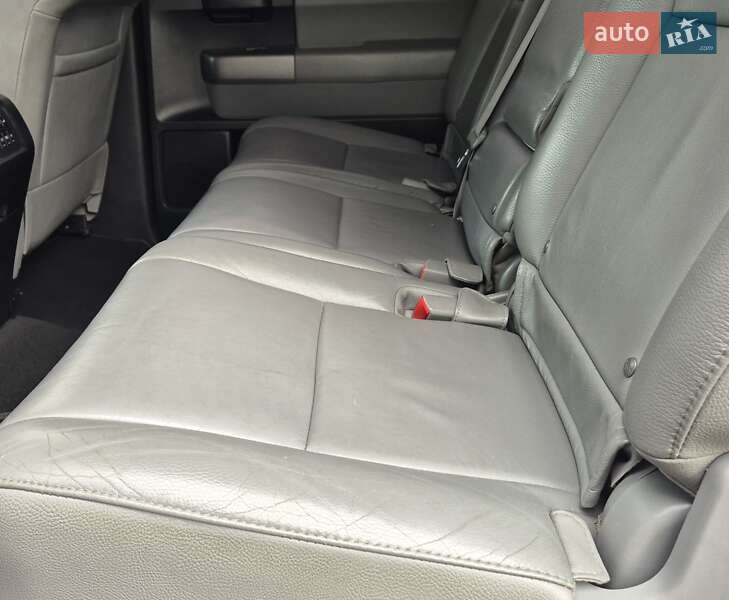 Внедорожник / Кроссовер Toyota Sequoia 2012 в Ивано-Франковске