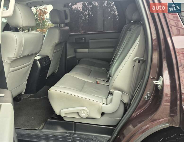 Внедорожник / Кроссовер Toyota Sequoia 2012 в Ивано-Франковске